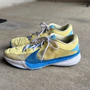 Nike mens 13 Zoom Freak 5 through my eyes DX4985-700 sneaker shoes